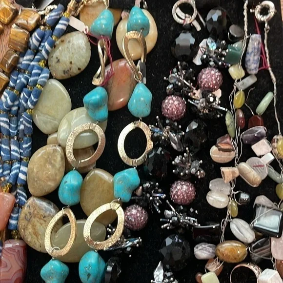 LIVE JEWELRY SHOW - Picture 2 of 2